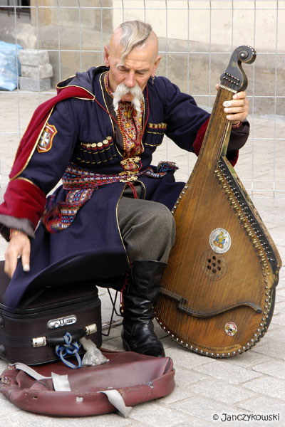 &copy; Pawel Janczykowski